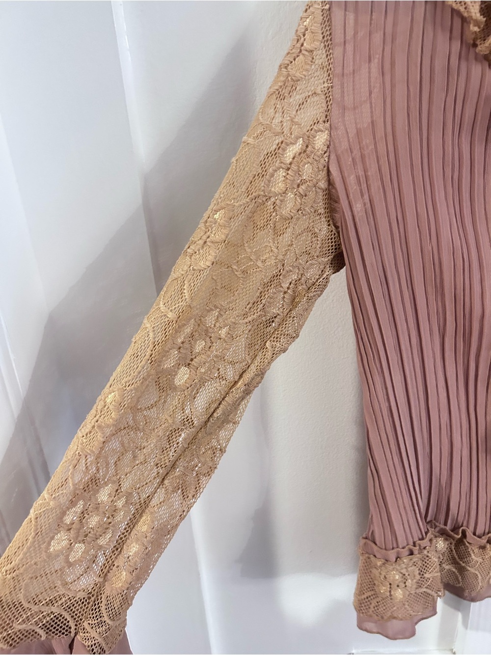 Vintage-Inspired Pink Lace Ruffle Button-Front Top - Picture 6 of 9